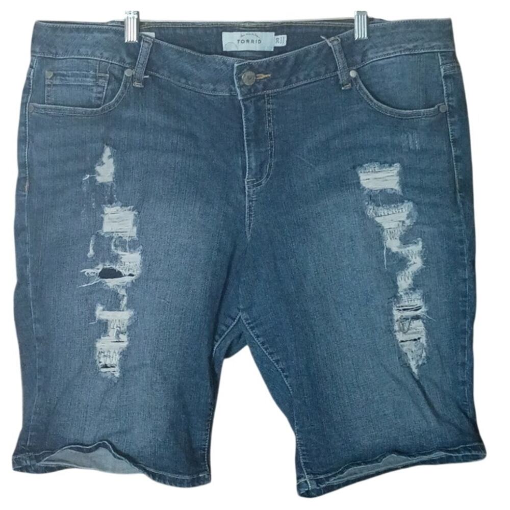 Torrid Women 20W Medium Wash Denim Distressed Boyfriend Bermuda Shorts